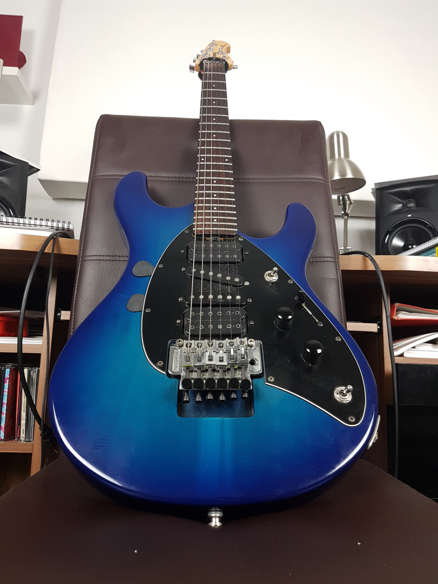 E-Gitarre im Unterrichtsraum von David Theni